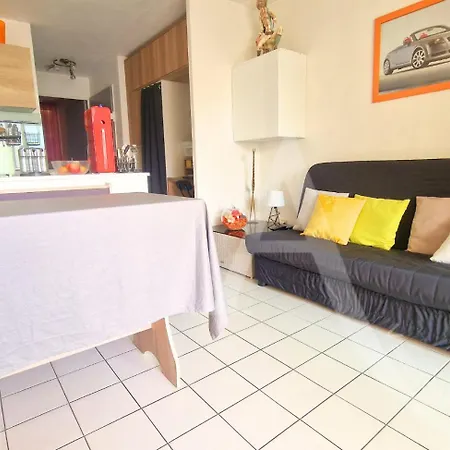111 T2 Proche Plage, Loggia